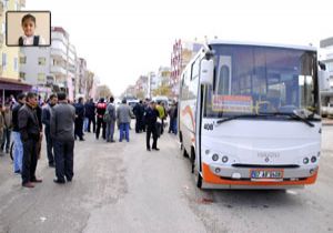 Minibüsün altında kaldı